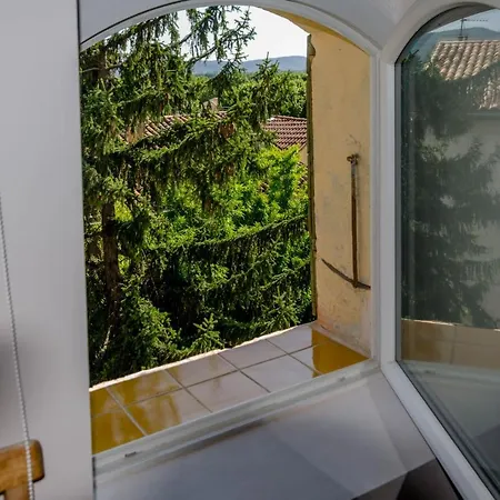 Les Tournesols Bed & Breakfast